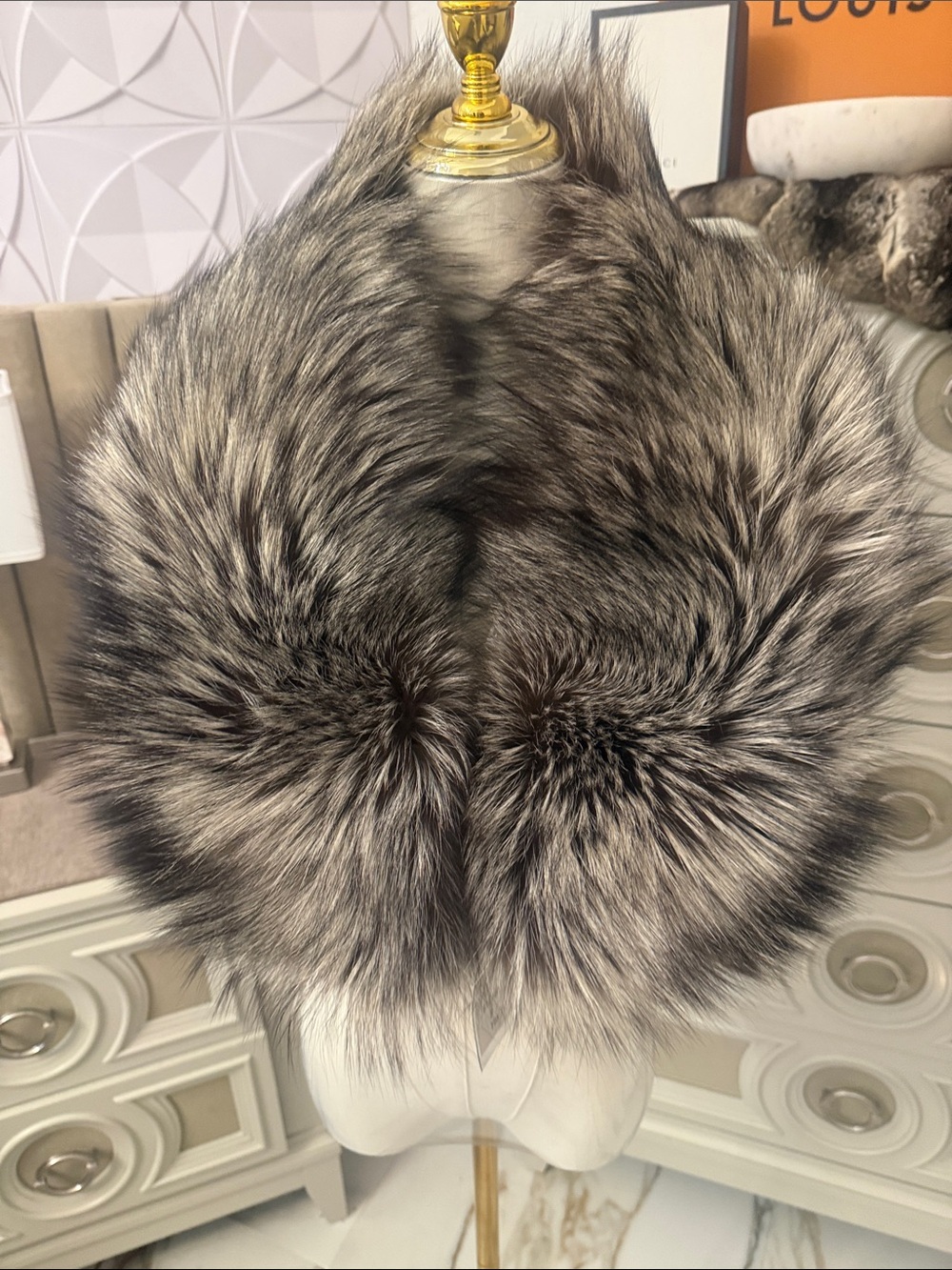 Saga fox fur scarf thick pelts new